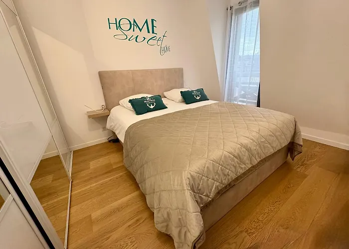 아파트 Refuge Chaleureux Et Lumineux, Wifi, Balcon, Parking Au Coeur De