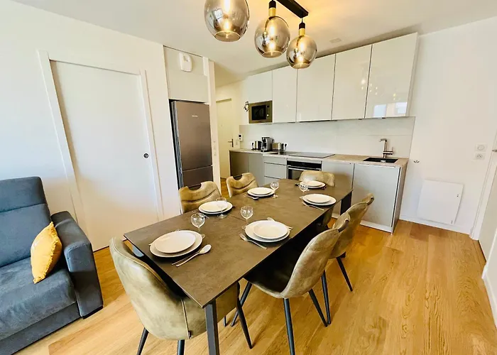 Refuge Chaleureux Et Lumineux, Wifi, Balcon, Parking Au Coeur De Апартаменты *