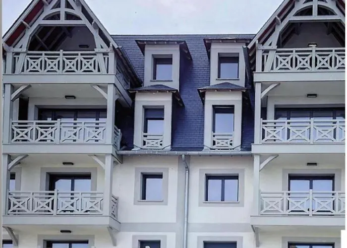 Apartment Refuge Chaleureux Et Lumineux, Wifi, Balcon, Parking Au Coeur De *