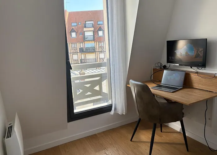 Apartment Refuge Chaleureux Et Lumineux, Wifi, Balcon, Parking Au Coeur De